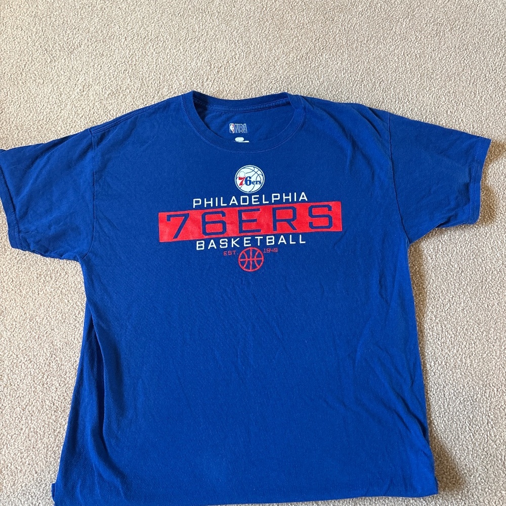 NBA Philadelphia 76ers Basketball T-Shirt - Size Large